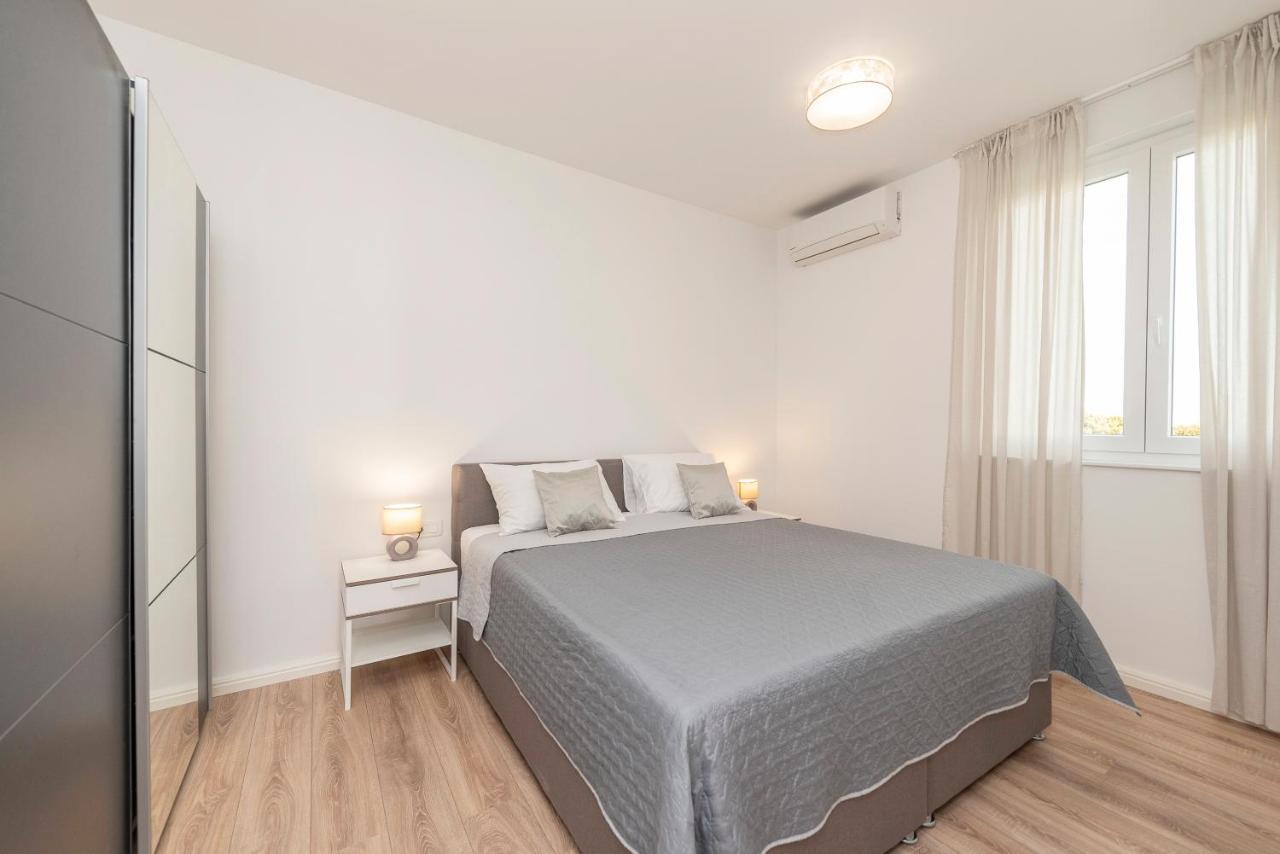 Villa Eni Apartments 2 Mandre Extérieur photo